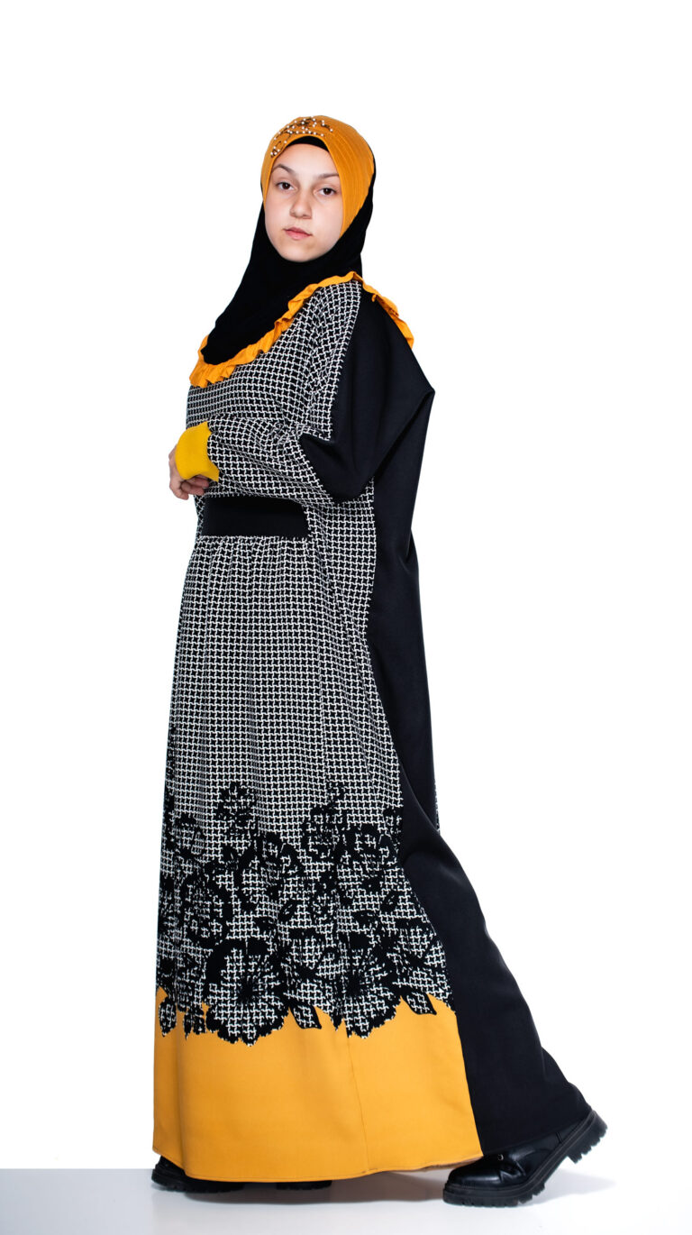 Начало Мода Селям фирма за облекло с открояващ дизайн